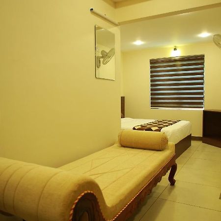 Kalathil Tourist Home Kunnamkulam Buitenkant foto
