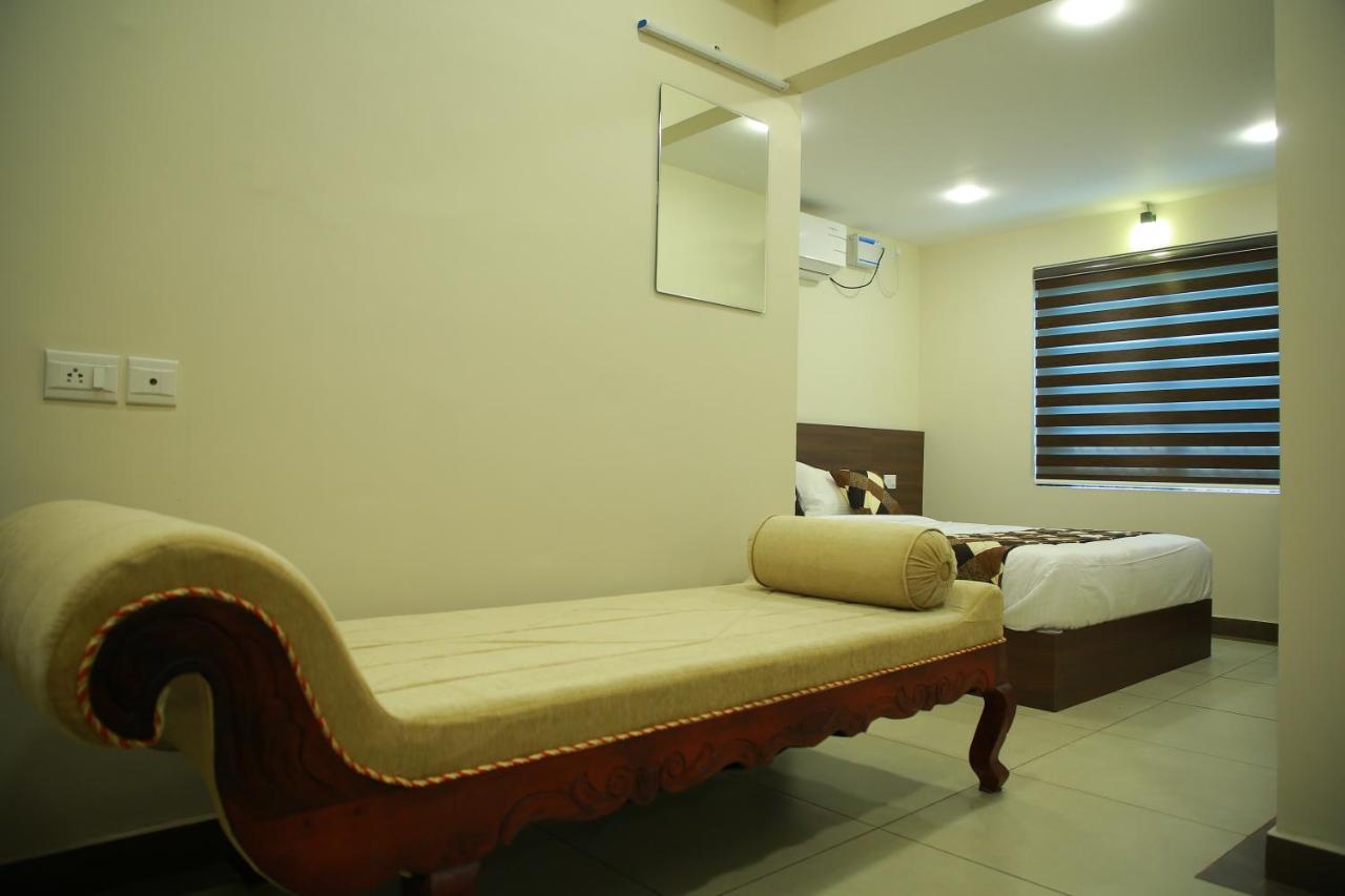 Kalathil Tourist Home Kunnamkulam Buitenkant foto